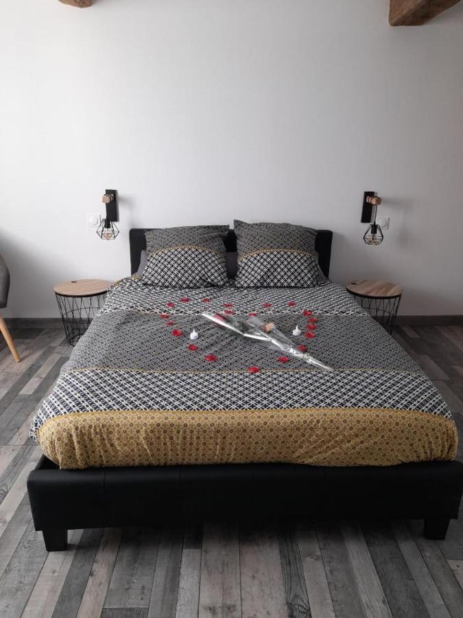Nuit Romantique Saint-Christophe-en-Brionnais Exterior foto